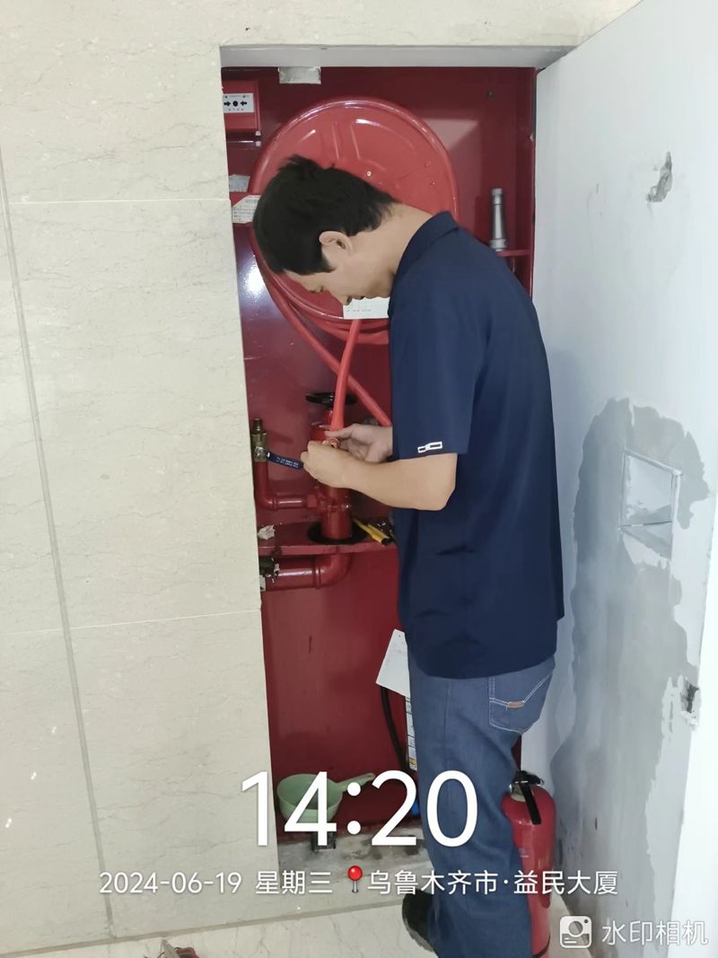 丁雯霆6月_副本.jpg