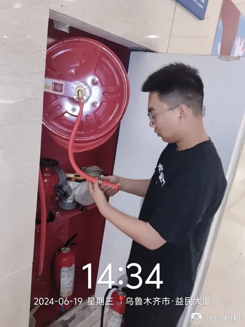 黄超6月_副本.jpg